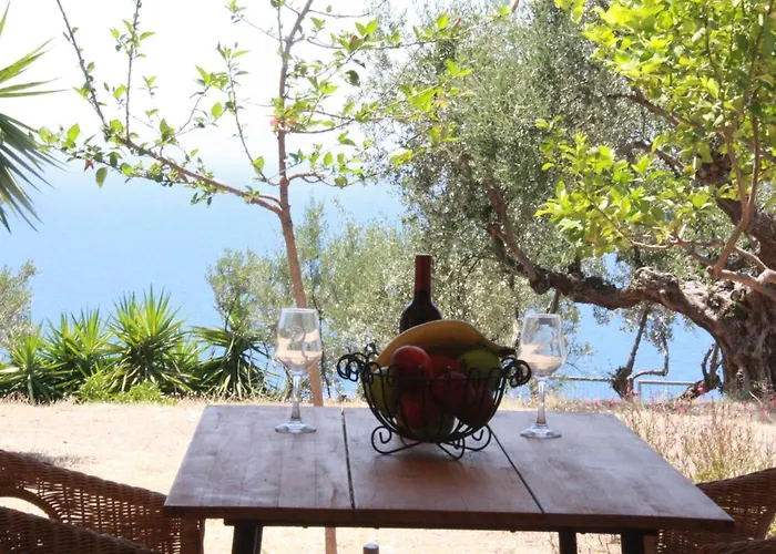 Sea And Mountain View Tatil Evi Kalamata