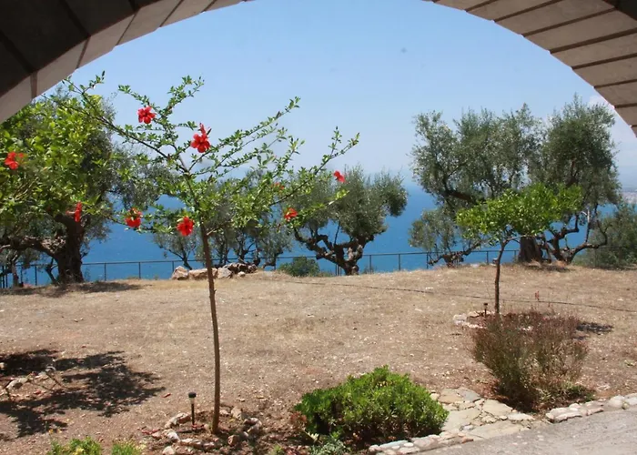 Sea And Mountain View קלמאטה